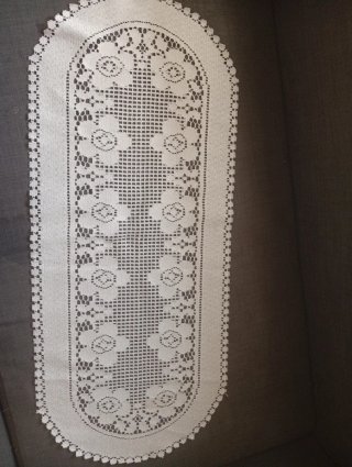 Mantel de encaje vintage ovalado