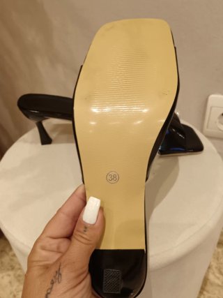 Sandalias negras tacón 38 (sin estrenar)