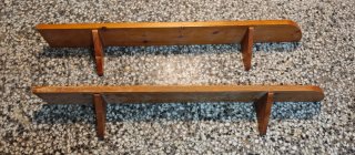 Estantes de madera maciza