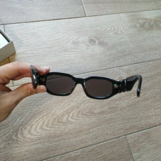 Gafas de sol Versace negras y doradas
