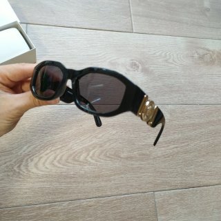 Gafas de sol Versace negras y doradas