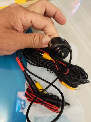Cámara de retroceso con cables