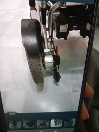 Silla de ruedas eléctrica negra
