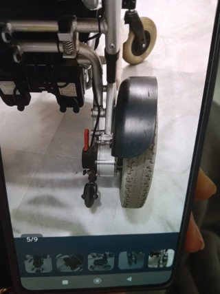 Silla de ruedas eléctrica negra