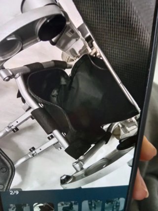 Silla de ruedas eléctrica negra