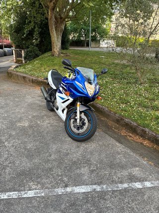Suzuki GS500F Azul y Blanca