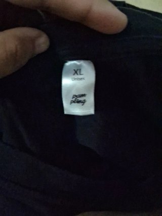 Camiseta negra con estampado de gato