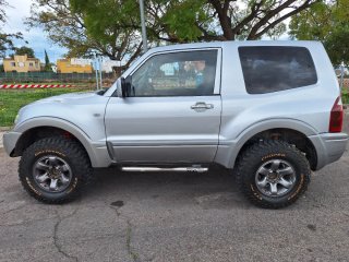 Mitsubishi Montero 2005