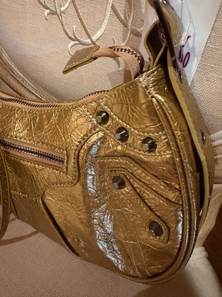 Bolso poli piel dorado  nuevo sin estrenar