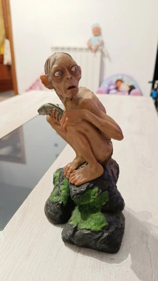Figura Gollum con Pez Weta Coleccionista