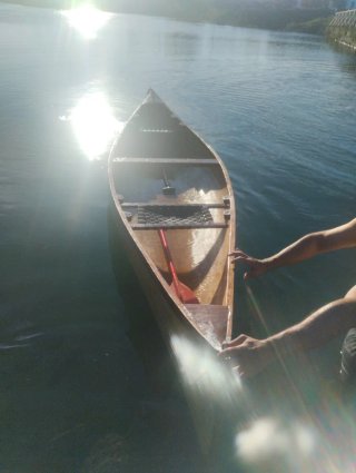 Canoa artesanal madera + 2 remos + 2 chalecos