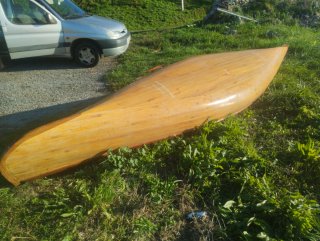 Canoa artesanal madera + 2 remos + 2 chalecos