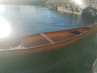 Canoa artesanal madera + 2 remos + 2 chalecos