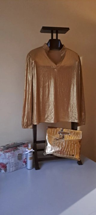 Camiseta dorada brillante manga larga