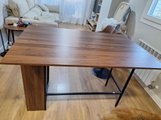 Mesa alta y 2 taburetes