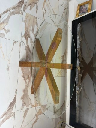 Mesa y sillas de diseño
