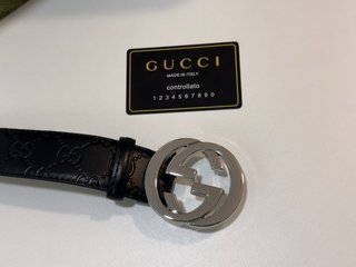 Cinturón Gucci Negro Hebilla GG Dorada