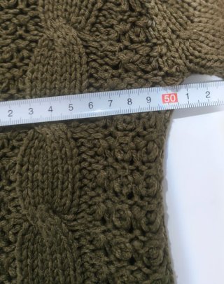 Jersey verde cuello alto trenzado