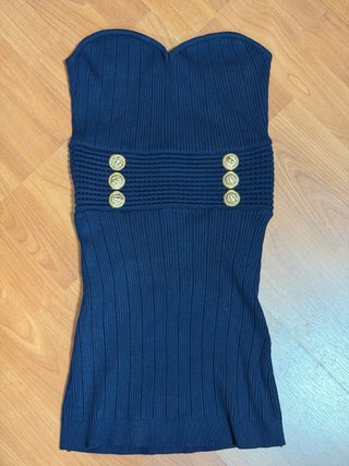 Vestido azul con botones dorados