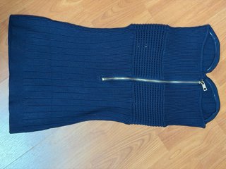 Vestido azul con botones dorados