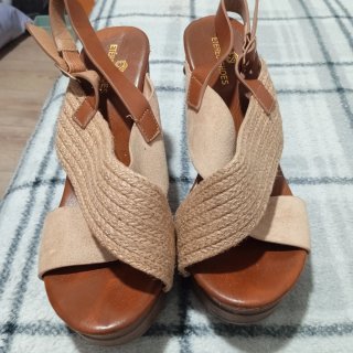 Sandalias Etereo Beige y Marrón