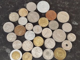 Lote 30 monedas internacionales variadas