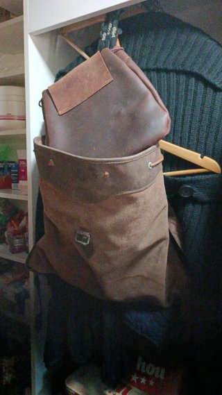 Mochila de cuero,  para  la caza