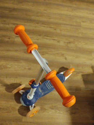 Patinete 3 ruedas infantil naranja y azul