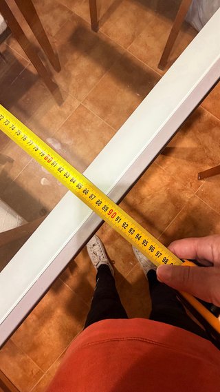 Mesa de comedor de madera y cristal