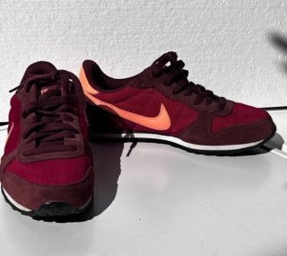 Zapatillas Nike Genicco Burdeos Talla 38