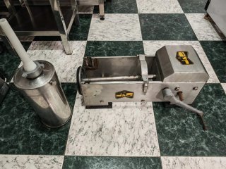 Ablandador de carne + embutidora manual