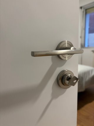 Habitación exterior en piso reformado – Adelfas