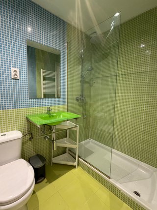 Habitación exterior en piso reformado – Adelfas