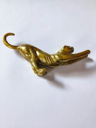 Figura Escultura leona bronce