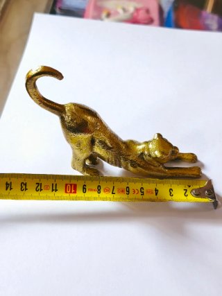 Figura Escultura leona bronce