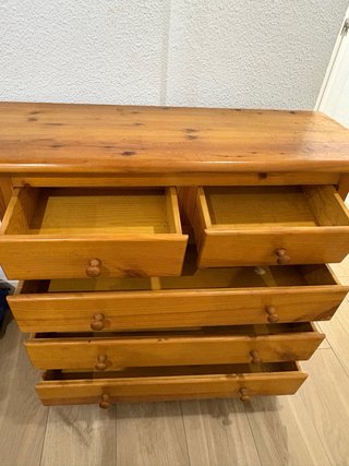 Cómoda de madera con 5 cajones