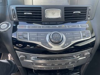 Infiniti Q70 2016