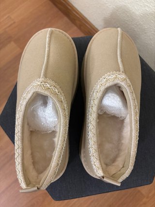 Zuecos beige claro sin estrenar.