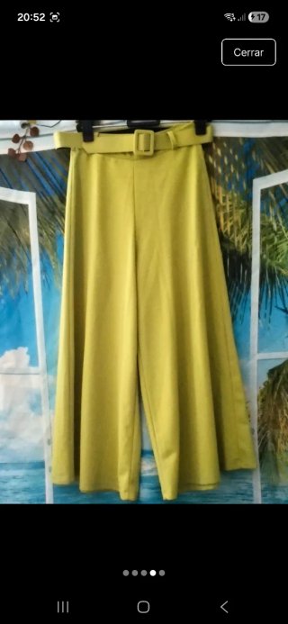 Pantalón verde nuevo con cinturón