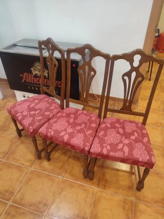Juego de  sillas antiguas ( SE REGALAN 15 sillas)