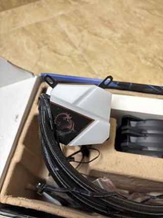 MSI MAG CORELIQUID C240 Nuevo