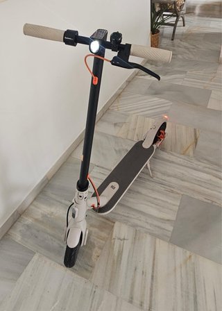 Monopatín Eléctrico Xiaomi Negro/Blanco