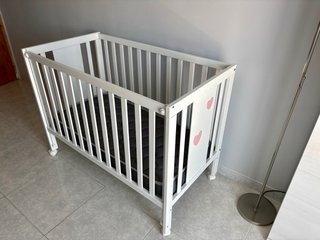 Cuna bebé blanca con colchón