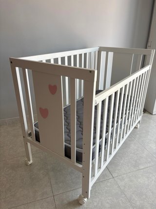 Cuna bebé blanca con colchón