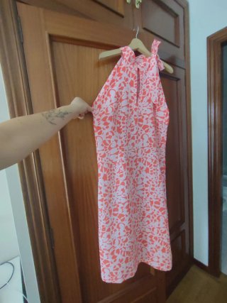 Vestido naranja y rosa