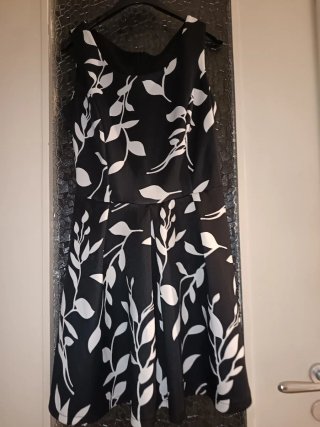 Abito estivo elegante fantasia foglie
