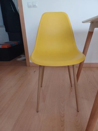 Mesa y 4 Sillas Amarillas