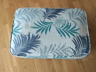 Butaca con reposapiés estampado floral