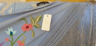 Mantón bordado floral azul