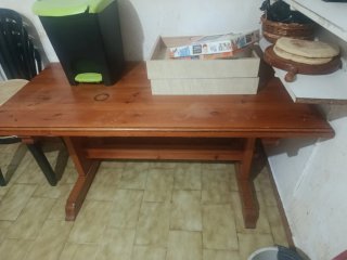 Mesa de comedor de madera